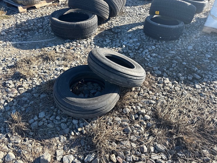 #2801-•-lot-of-(2)-28x7.7-tires-inv#-2801-image-3