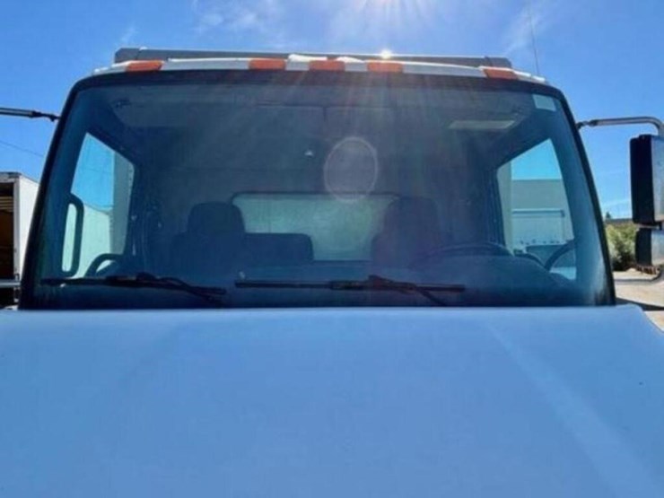 2010-hino-258-image-26