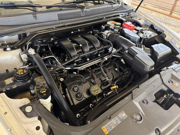 2016-ford-taurus-se-sdn-image-10