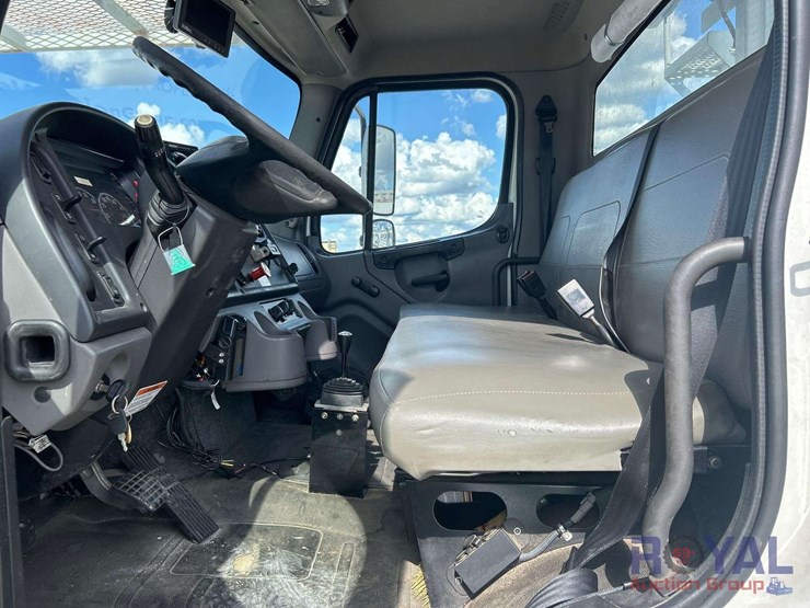 2016-freightliner-m2-106-altec-am50-50ft.-insulated-material-handling-bucket-truck-image-11