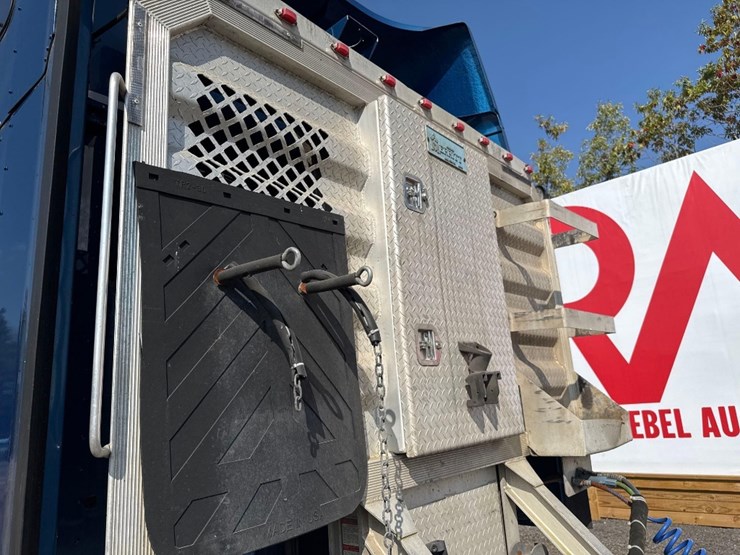 2012-kenworth-t660-image-18