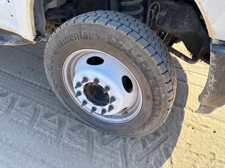 2017-ford-f550-xl-image-10