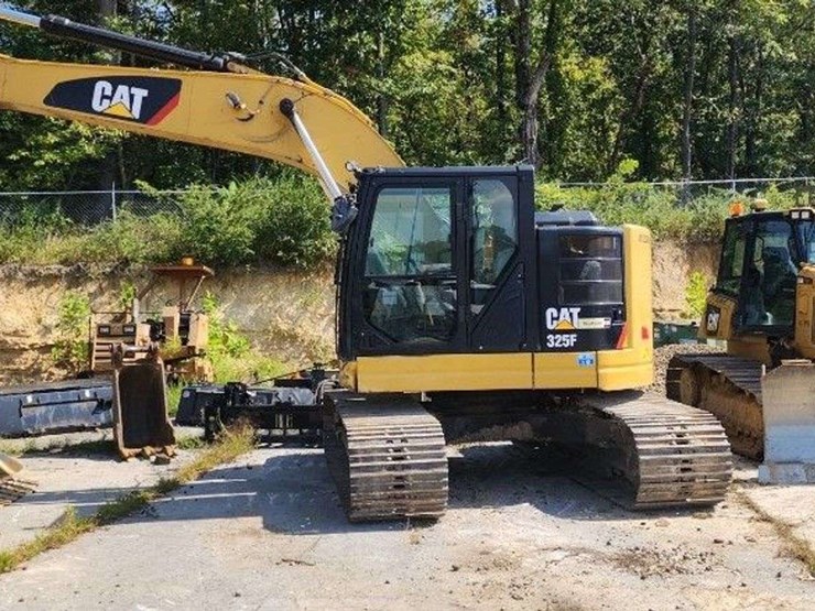 2019-caterpillar-325f-image-3