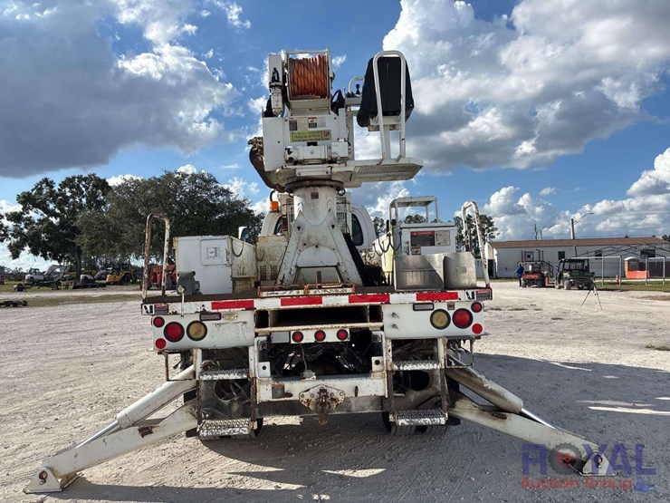2007-gmc-c8500-altec-dl45tr-insulated-material-handling-digger-derrick-truck-image-32