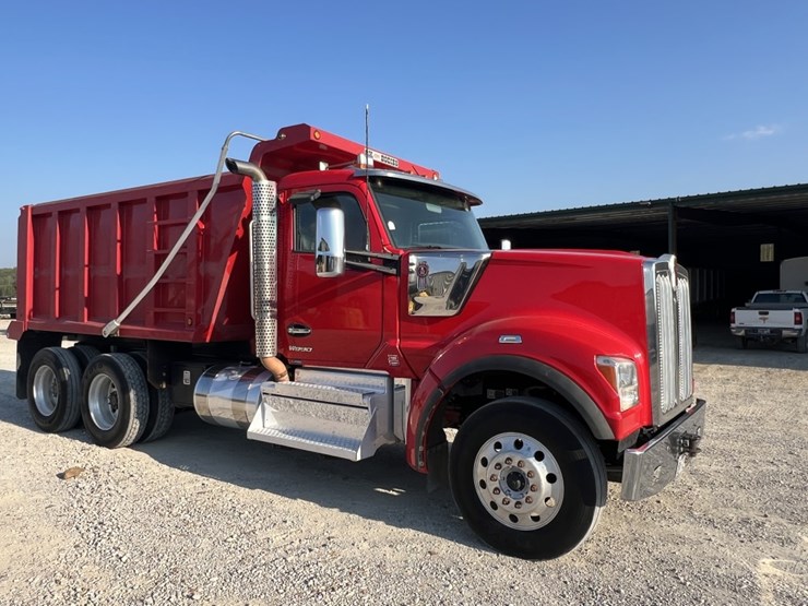 2022-kenworth-w990-image-8