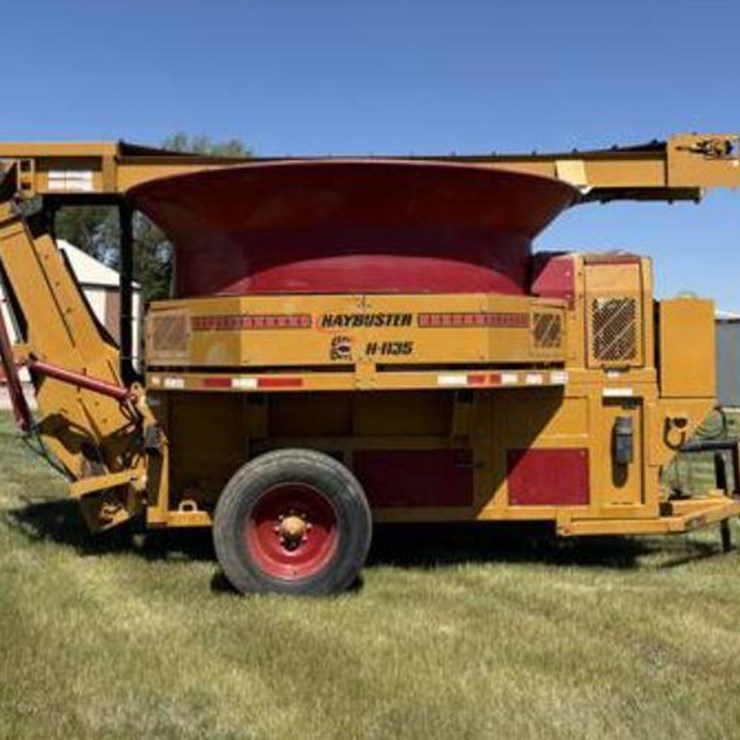 2022 HAYBUSTER H1135