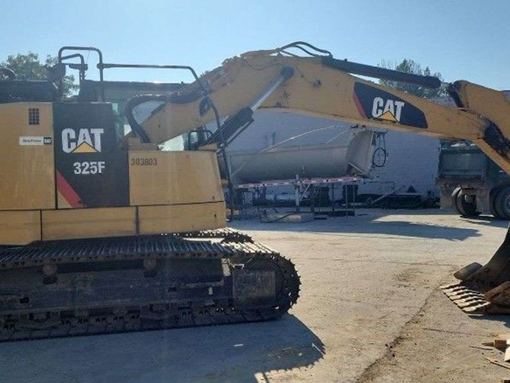 2019-caterpillar-325f-image-28