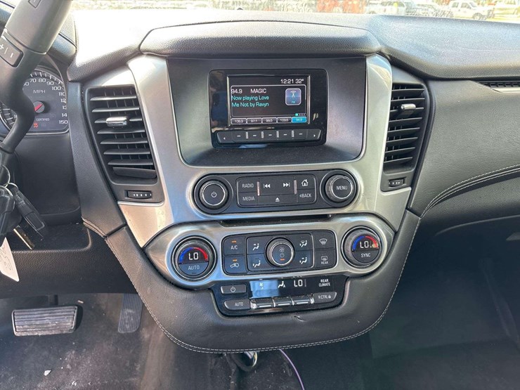 2016-chevrolet-tahoe-image-17