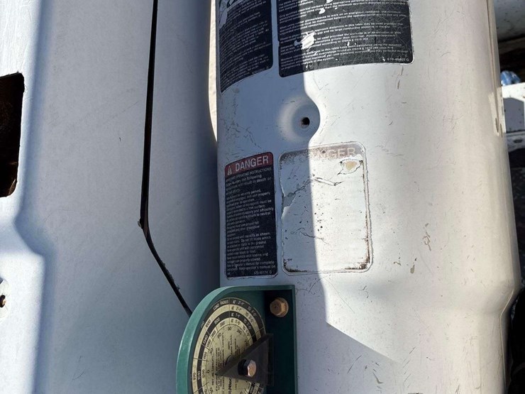 2016-freightliner-m2-106-4x4-altec-bucket-truck-image-16