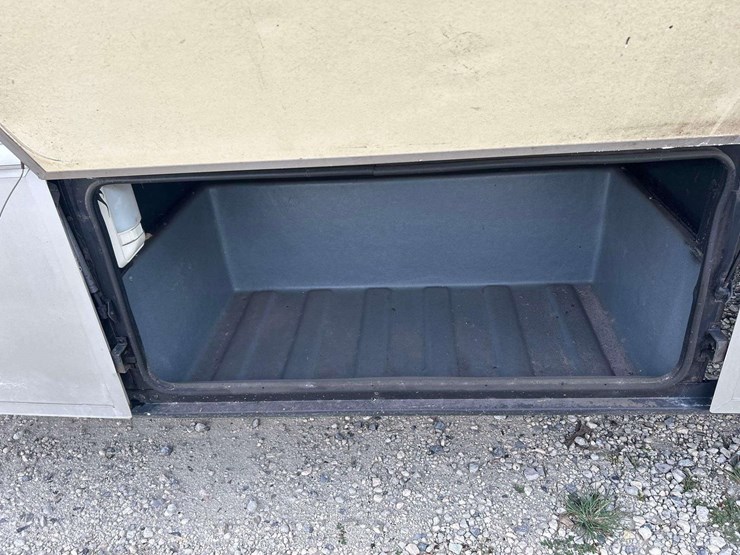 1999-southwind-fleetwood-34n-34ft-class-a-motorhome-image-29