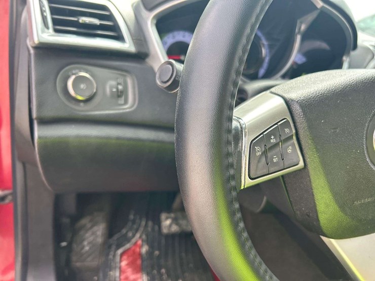 2012-cadillac-srx-image-11