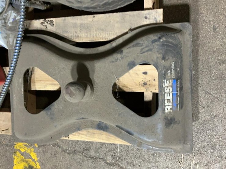 #165-•-trailer-hitch,-tires,-and-assorted-parts-image-11