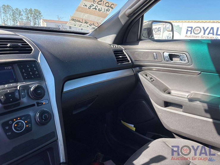 2015-ford-explorer-image-18