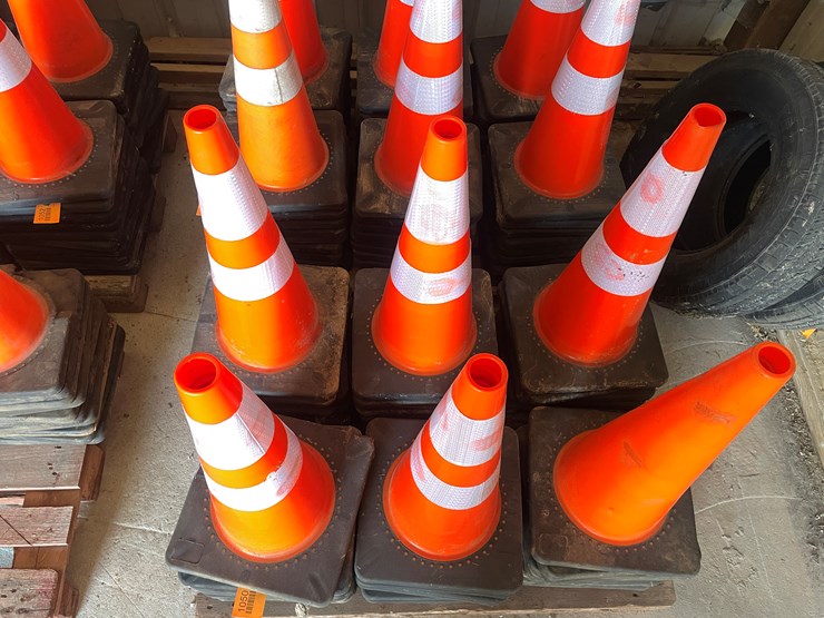 #1050-•-(60)-reflective-traffic-cones-image-7