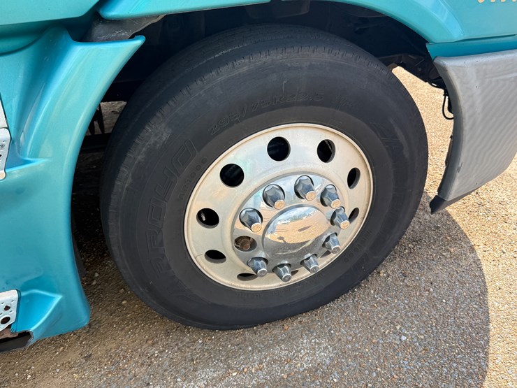 2015-freightliner-cascadia-113-image-29