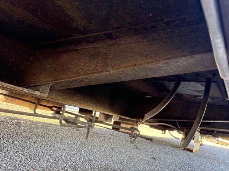 caboose-rail-car-w/-trucks-&-rail-section-image-34