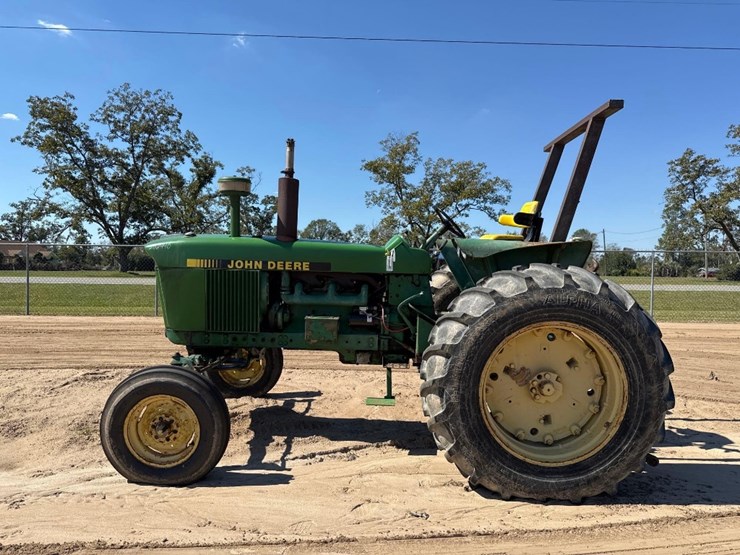 john-deere-tractor-image-1