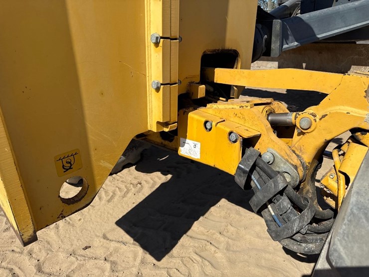 2014-deere-672g-image-18