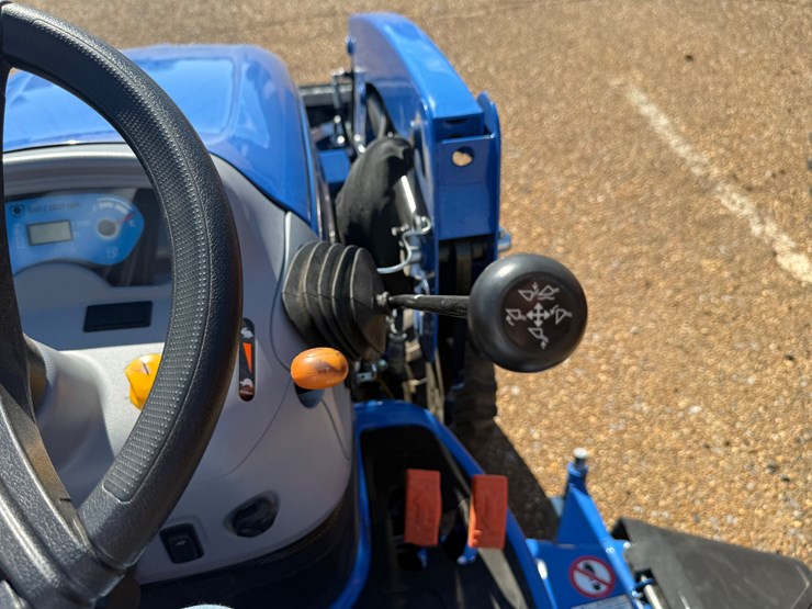 new-holland-workmaster-25s-image-27