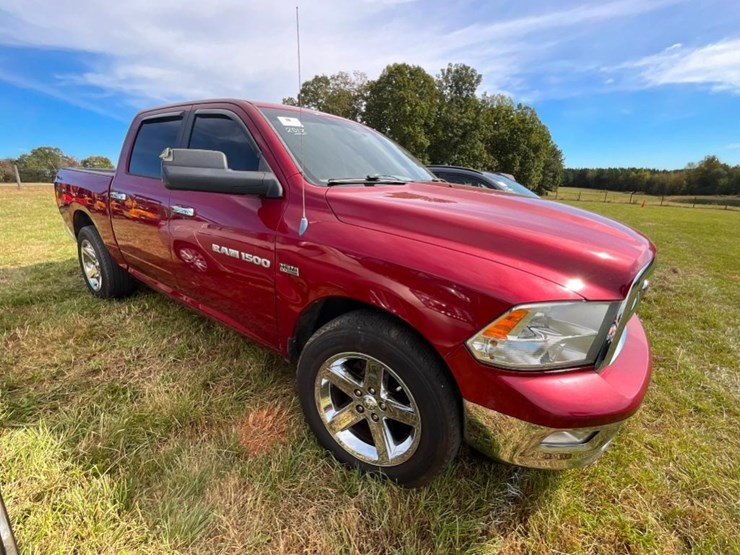2012-dodge-ram-1500-image-1