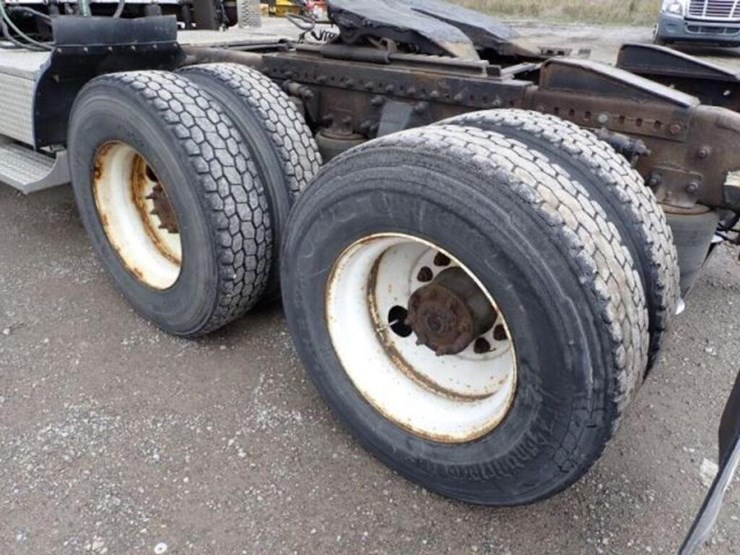 2010-freightliner-cascadia-t/a-hiway-tractor---day-image-45