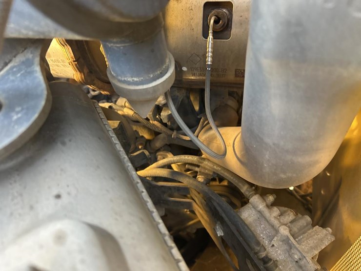 2016-deere-326e-image-30