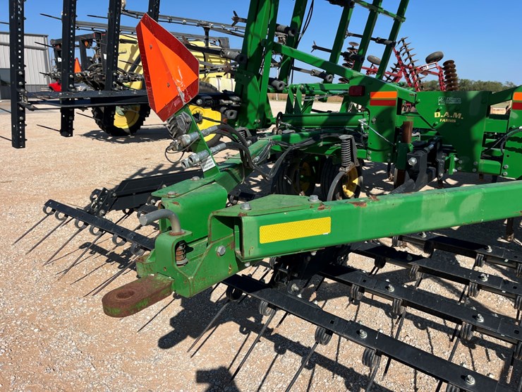 2013-john-deere-2210-image-13