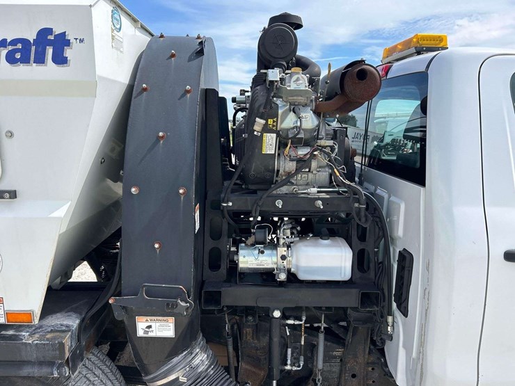 2017-chevrolet-silverado-image-25