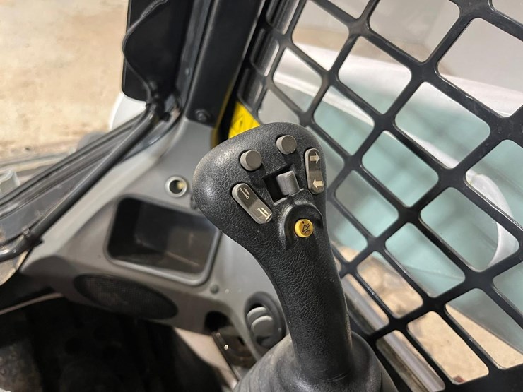 2023-bobcat-s650-image-31