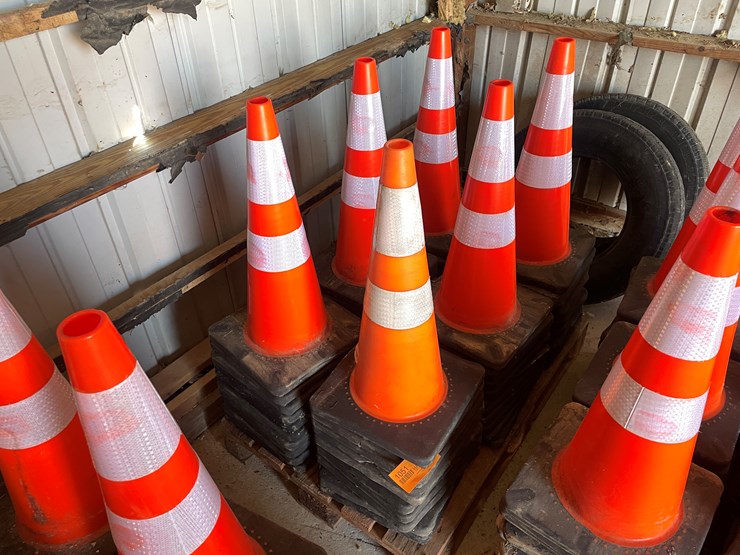 #1051-•-(60)-reflective-traffic-cones-image-1
