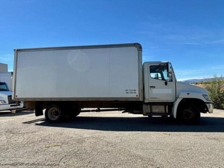 2010-hino-258-image-6