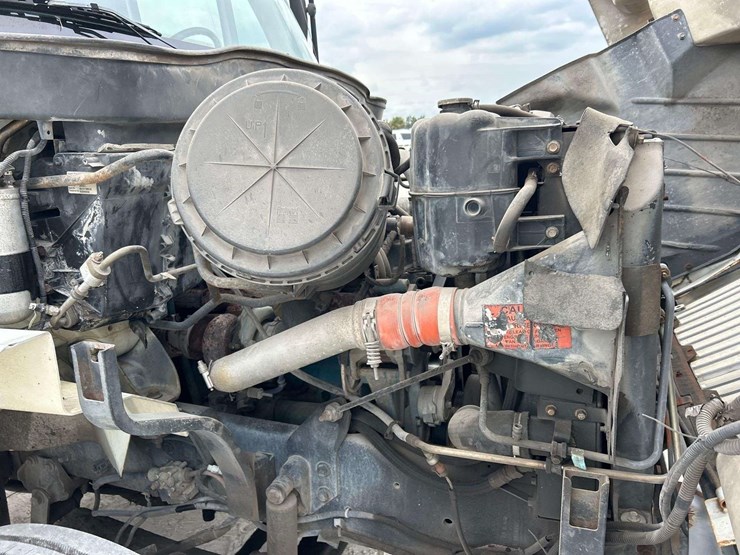 2003-international-7400-image-8