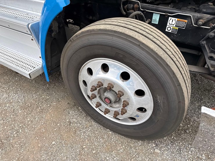 2018-peterbilt-579-image-15