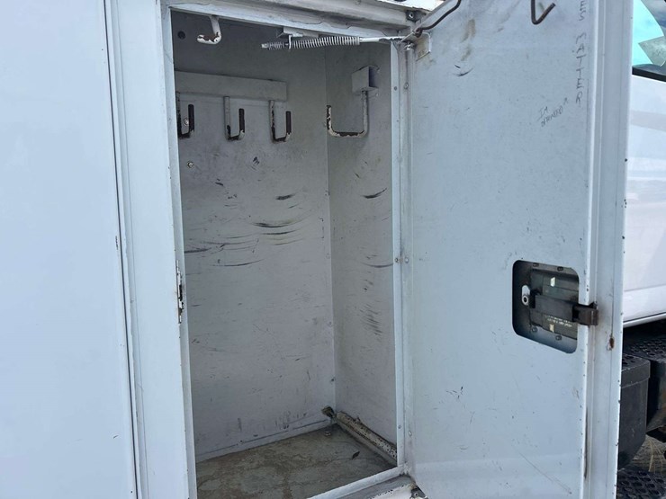 2007-gmc-c8500-altec-dm47-47ft-digger-derrick-truck-image-26