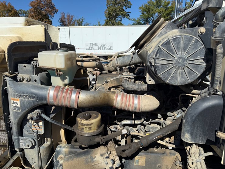 2012-peterbilt-348-image-5