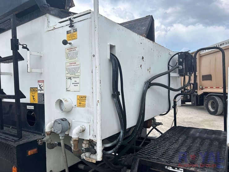 2012-freightliner-m2-106-asphalt-pothole-patcher-truck-image-24