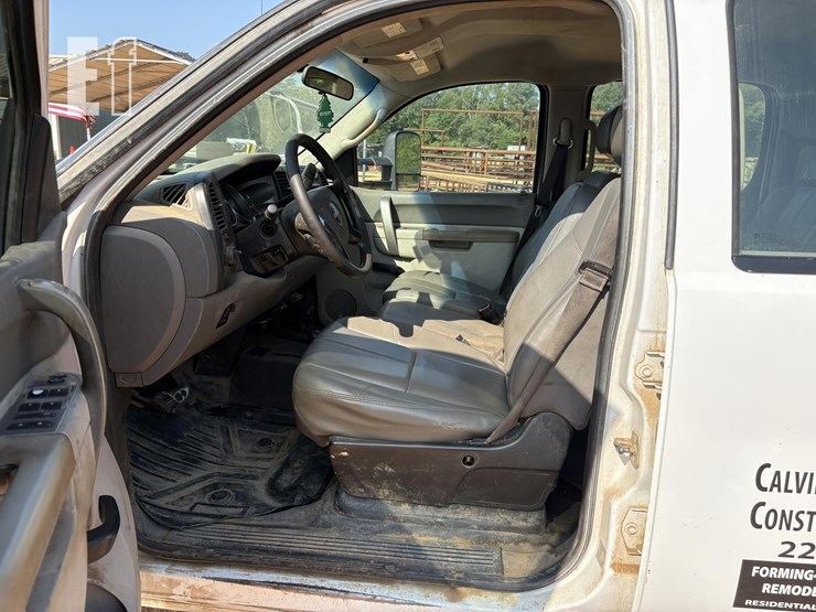 2013-gmc-sierra-3500-image-8