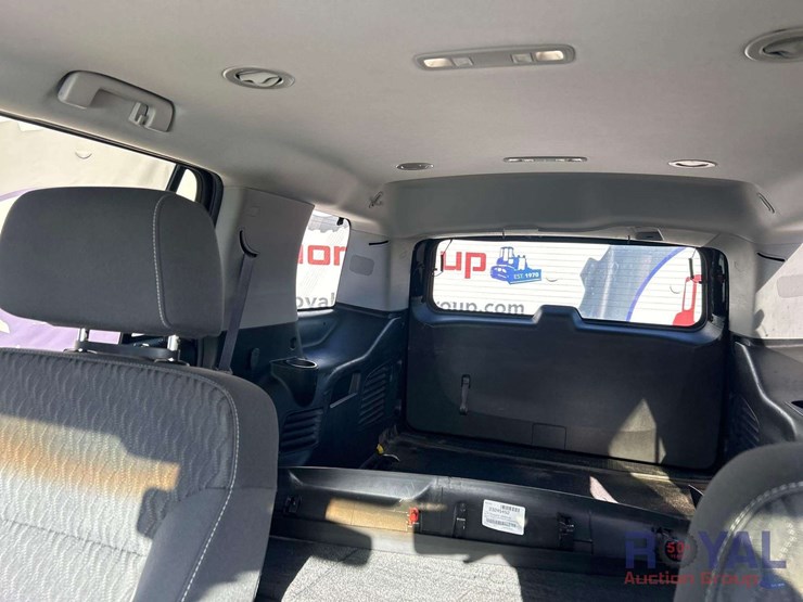 2015-cheverolet-tahoe-suv-image-21