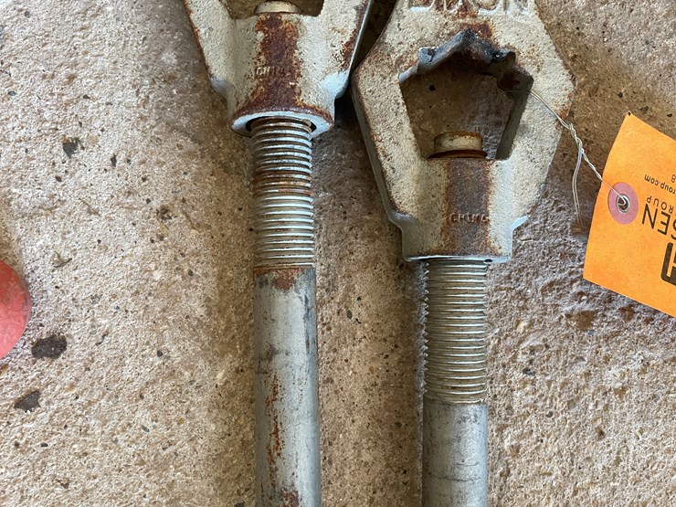 #1064-•-(2)-dixon-fire-hydrant-wrenches-image-4