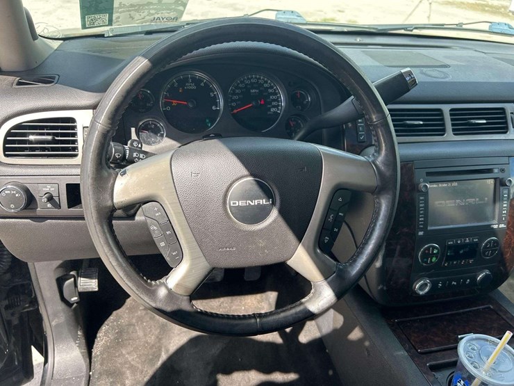 2013-gmc-yukon-denali-image-10