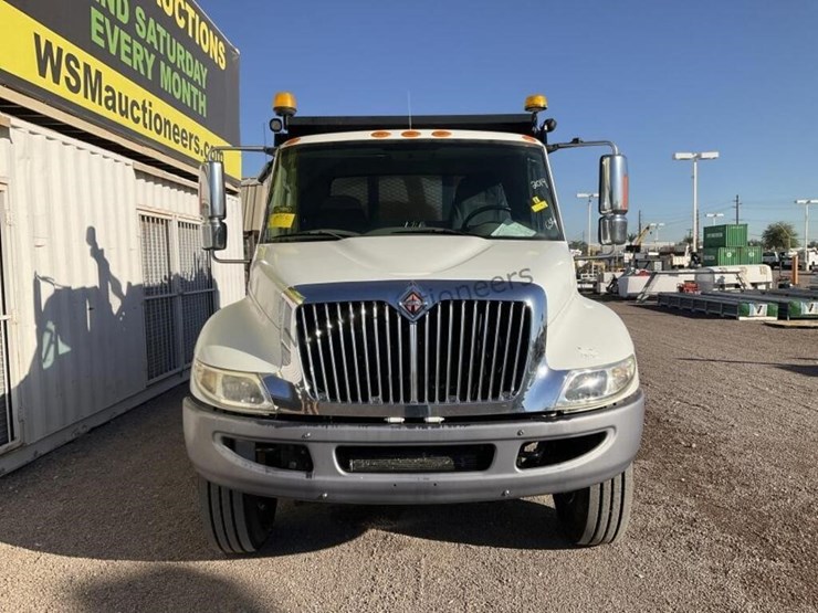 2014-international-4300lp-spray-truck-image-3