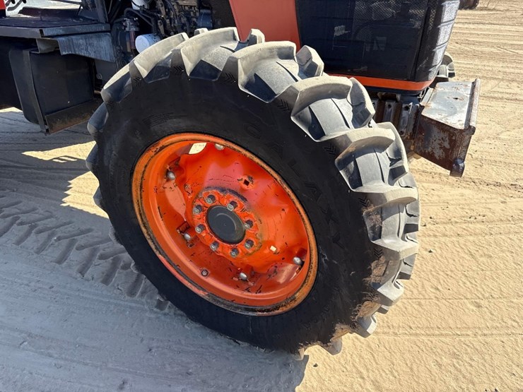 kubota-m955-dual-speed-tractor-image-11
