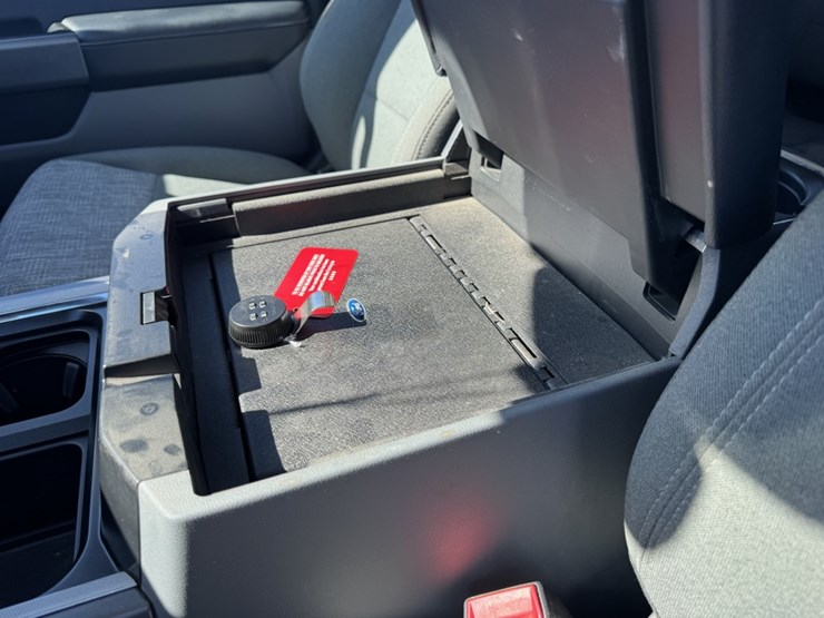 2023-ford-f450-xlt-image-13