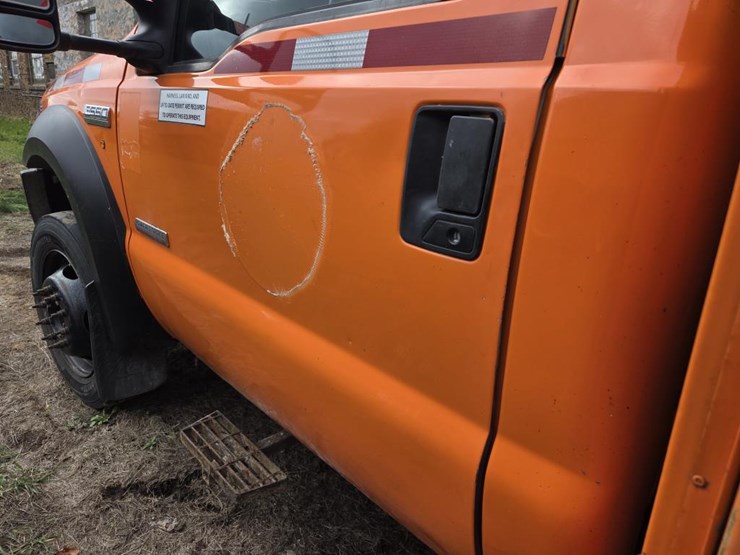 2005-ford-f550-xl-image-15