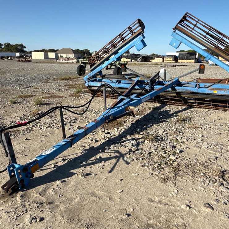 #27517 • DMI 31' Crumbler Inv# 27517