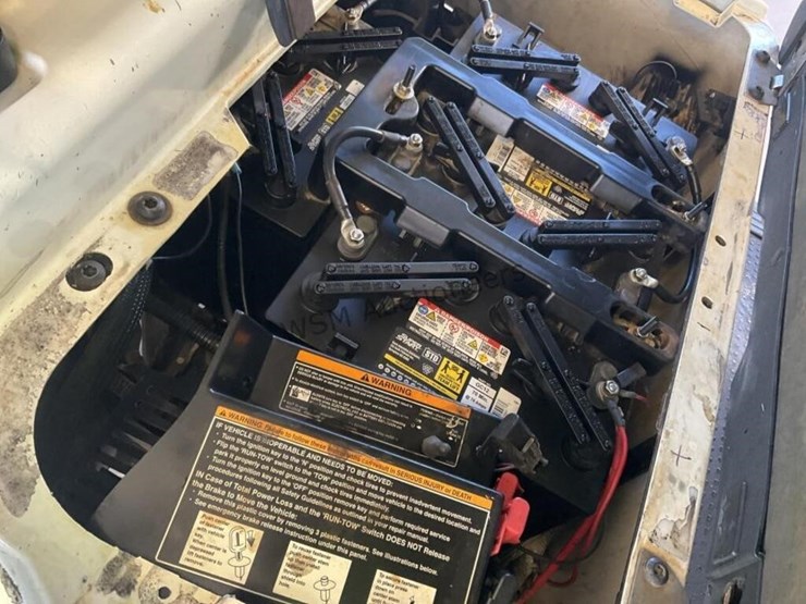 2013-ez-go-freedom-rxv-golf-cart-image-16