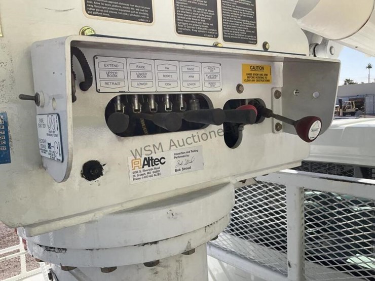 2015-international-7400-image-14