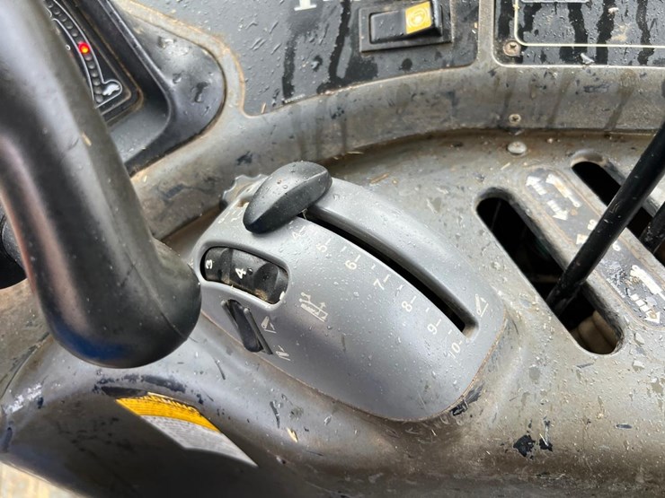 new-holland-tm150-image-30