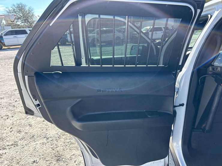 2019-ford-explorer-image-23