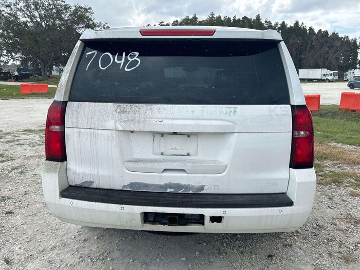 2015-chevrolet-tahoe-image-25